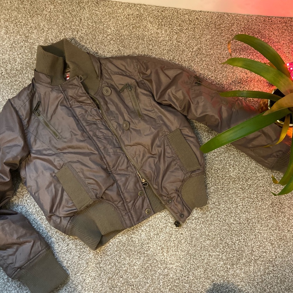 Very warm and Comfy Bomber Jacket!🌨